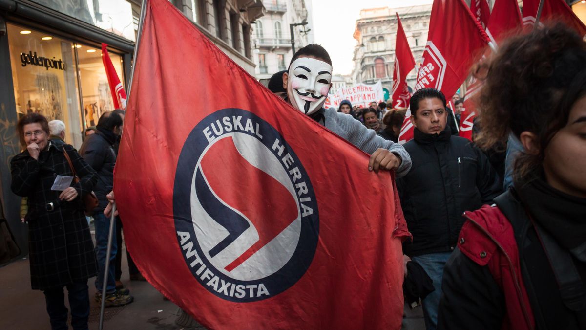 Prokuratura v USA vznesla první obžalobu z terorismu související s Antifou